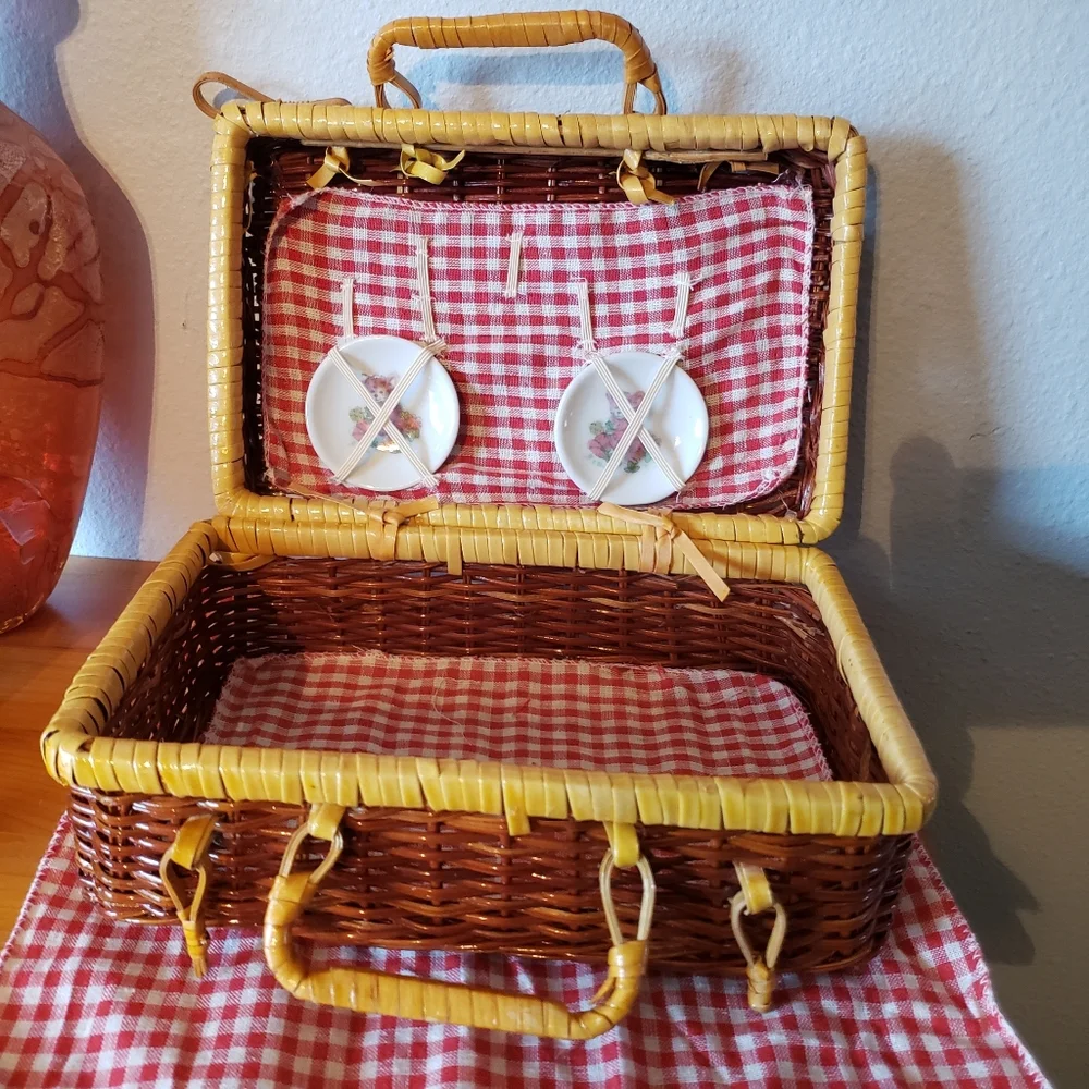 Vtg 98 Child's PorcelainTea Set Bears Whicker Basket NIB